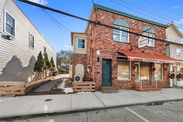 Exterior, Facade, Brick Facade, Rowhouse