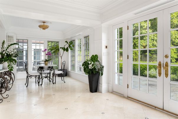 Dining room, Interior