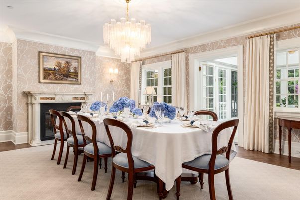 Chandelier, Dining room, Fireplace, Interior, Wood Texture Flooring