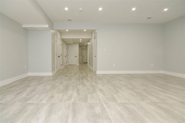 Empty room, Interior, Recessed Lighting