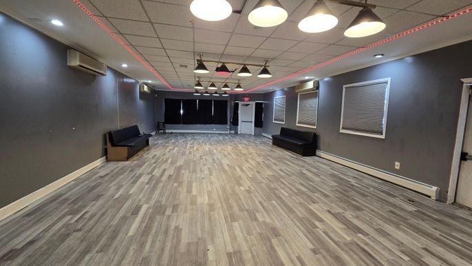 Interior, Pendant Lights, Recessed Lighting, Wood Texture Flooring