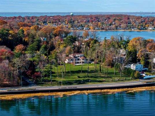 Exterior, Lake
