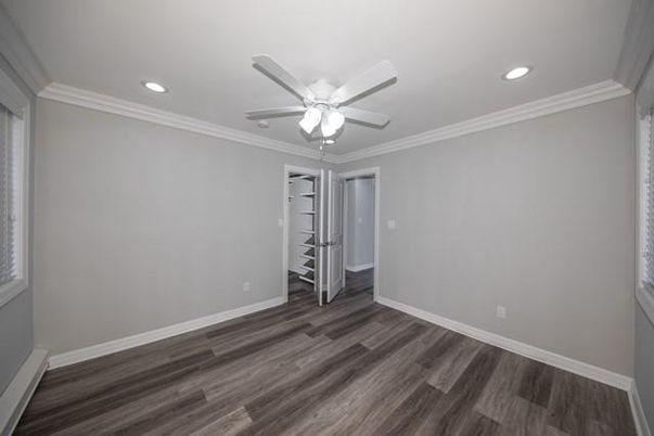 Empty room, Interior, Recessed Lighting, Wood Texture Flooring