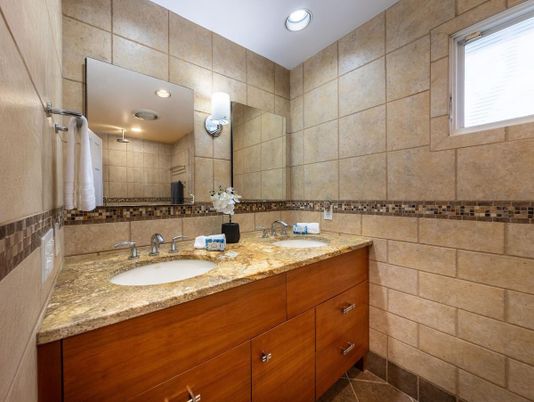Bathroom, Dual Sink Vanities, Interior, Recessed Lighting
