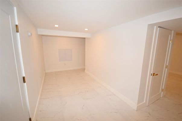 Empty room, Interior, Marble, Recessed Lighting