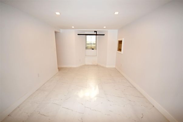 Empty room, Interior, Marble, Recessed Lighting
