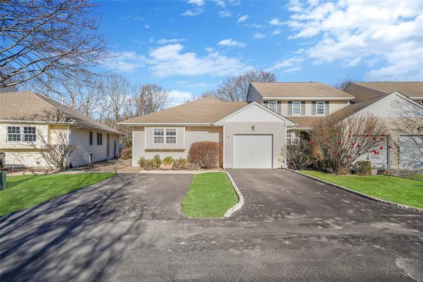 Attached, Exterior, Facade, Ranch