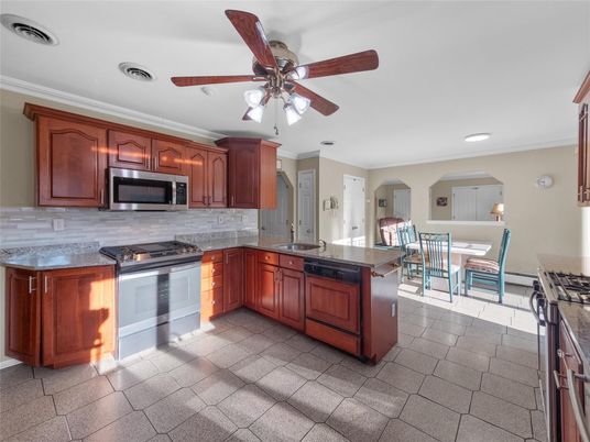 Dining room, Interior, Kitchen, Recessed Lighting, Stainless Steel Appliances