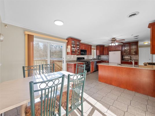 Dining room, Interior, Kitchen, Recessed Lighting, Stainless Steel Appliances