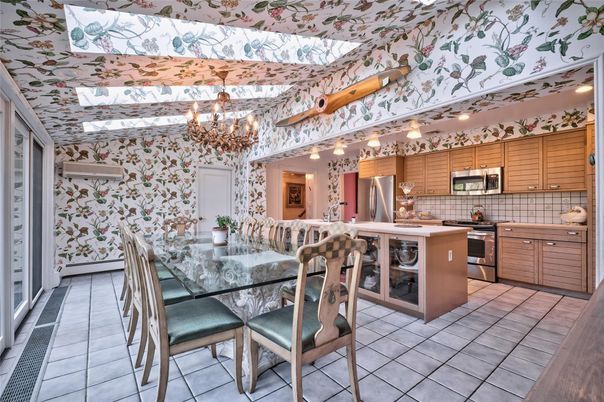 Chandelier, Dining room, Interior, Kitchen, Pendant Lights, Stainless Steel Appliances