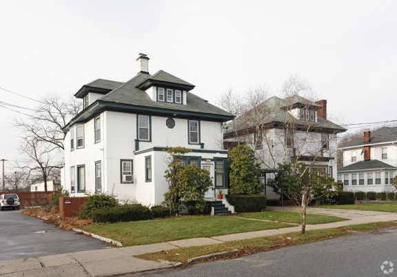 Exterior, Facade, American Foursquare