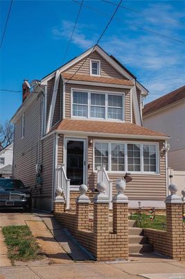 Exterior, Facade, Queen Anne Victorian