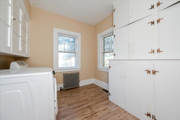 Interior, Washer, Wood Texture Flooring