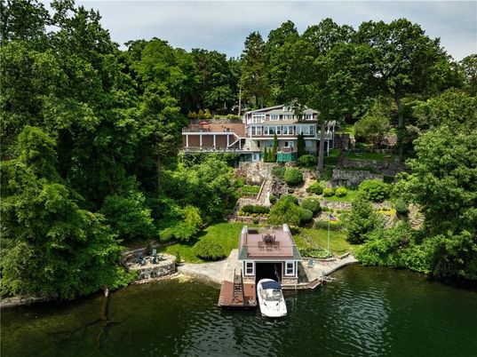 Exterior, Lake