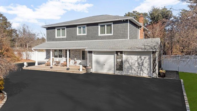 Attached, Exterior, Facade, Split Level