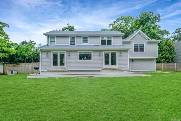 Backyard, Exterior, Facade, Split Level