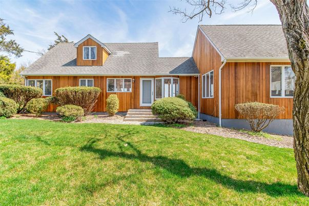 Exterior, Facade, Cape Cod