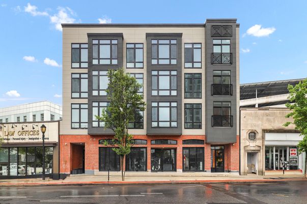 Exterior, Facade, Rowhouse