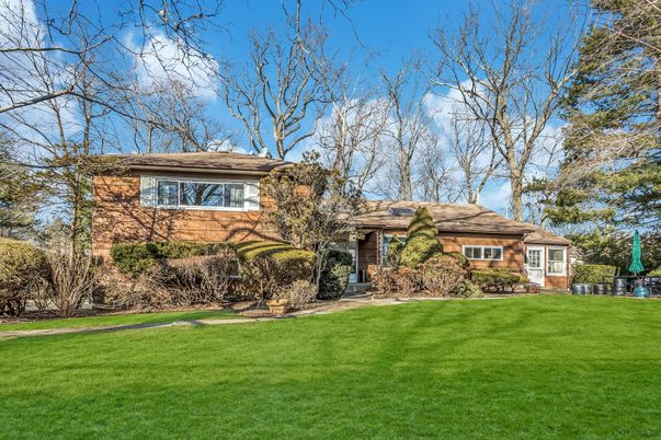 Backyard, Exterior, Facade, Brick Facade, Split Level