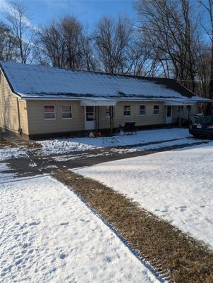 Exterior, Facade, Ranch