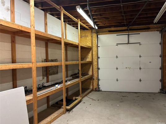 Garage, Interior, Wooden Beams