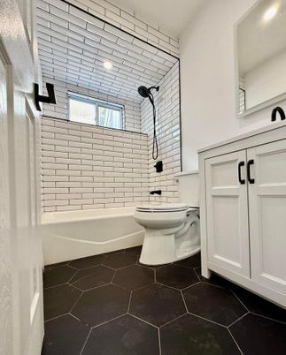 Bathroom, Interior, Recessed Lighting