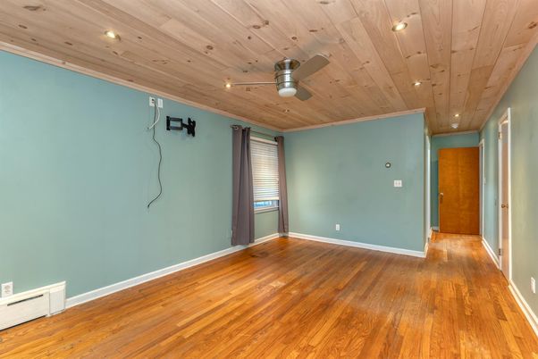 Empty room, Interior, Recessed Lighting, Wooden Ceilings, Wood Texture Flooring