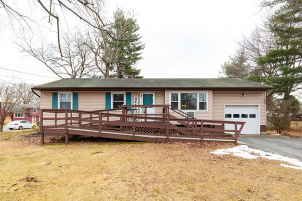 Attached, Exterior, Facade, Cape Cod