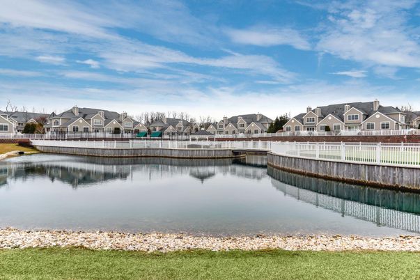 Exterior, Lake