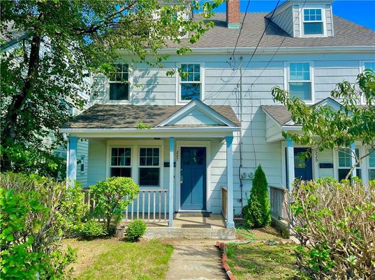 Exterior, Facade, American Foursquare