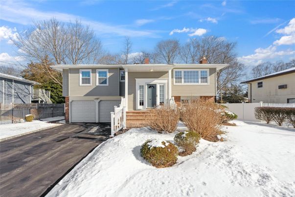 Attached, Exterior, Facade, Raised Ranch