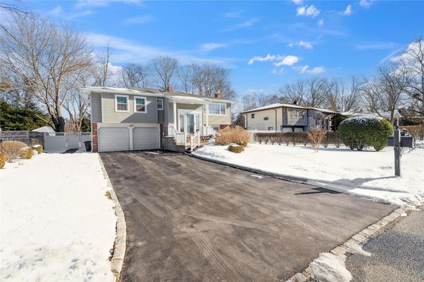 Attached, Exterior, Facade, Raised Ranch