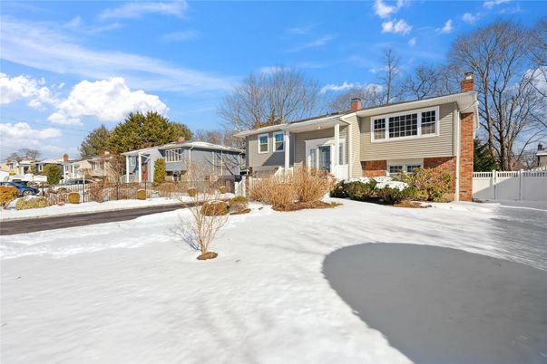 Backyard, Exterior, Facade, Brick Facade, Raised Ranch