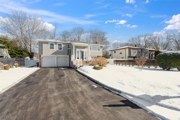 Attached, Exterior, Facade, Raised Ranch