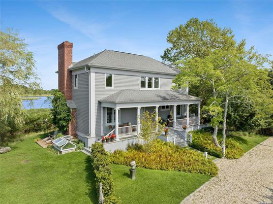 Backyard, Exterior, Facade, American Foursquare