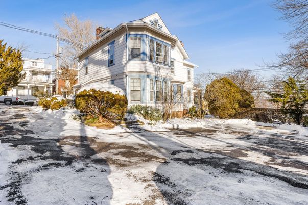 Exterior, Facade, Queen Anne Victorian