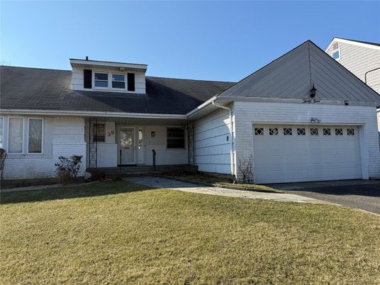 Attached, Exterior, Facade, Ranch