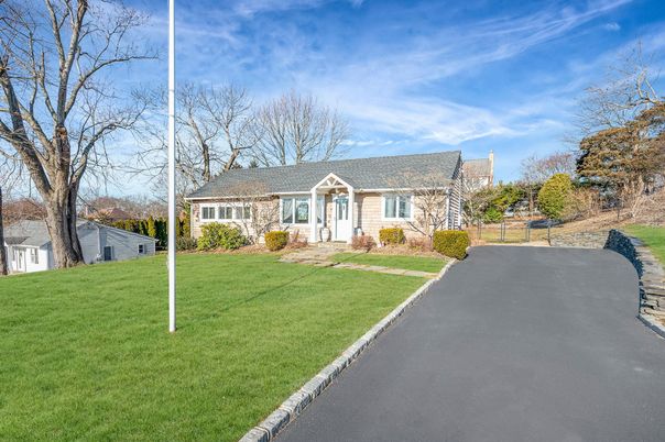Exterior, Facade, Cape Cod