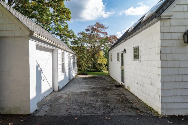 Detached Garage, Exterior