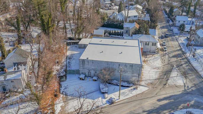 Exterior, Drone