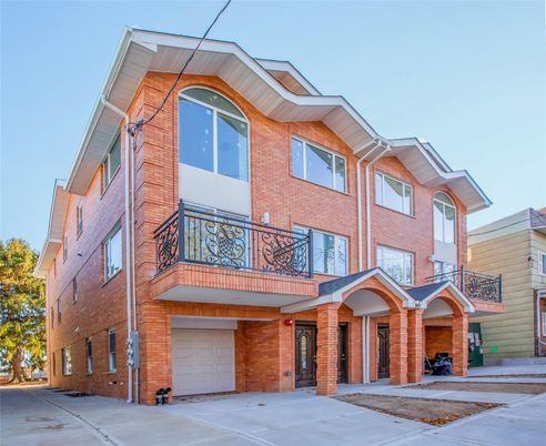 Attached, Exterior, Facade, Brick Facade, Rowhouse