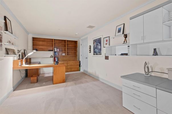 Home Office, Interior