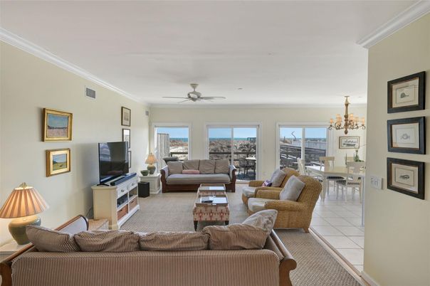 Chandelier, Dining room, Interior, Living room