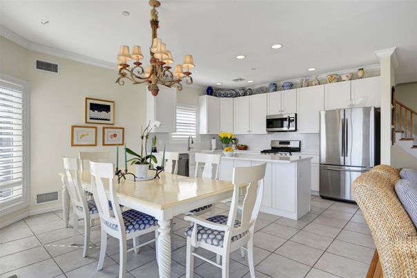 Chandelier, Dining room, Interior, Kitchen, Recessed Lighting, Stainless Steel Appliances