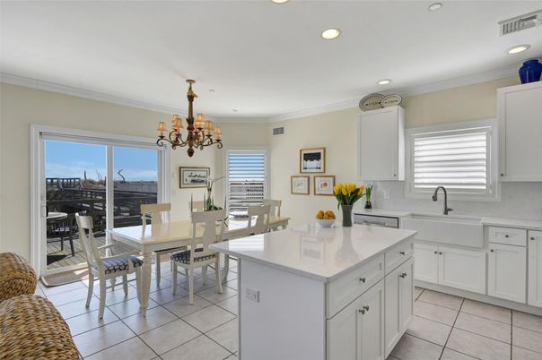 Chandelier, Dining room, Interior, Kitchen, Recessed Lighting
