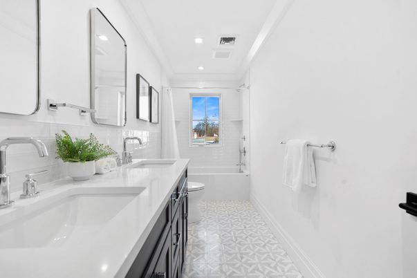 Bathroom, Dual Sink Vanities, Interior, Recessed Lighting