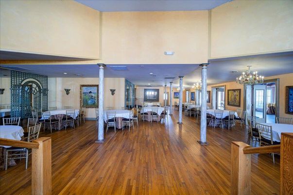 Chandelier, Dining room, Interior, Recessed Lighting, Wood Texture Flooring