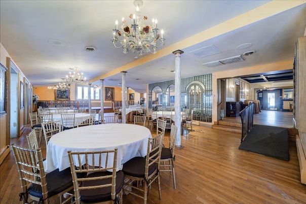 Chandelier, Dining room, Interior, Pendant Lights, Recessed Lighting, Wood Texture Flooring