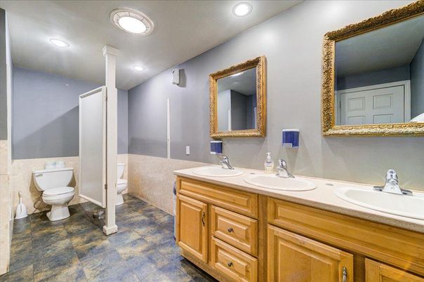 Bathroom, Dual Sink Vanities, Interior, Recessed Lighting