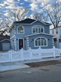 Exterior, Facade, Queen Anne Victorian